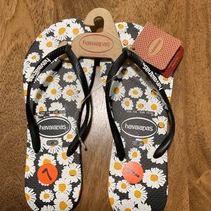 Haviana’s flip flops size 7 NWT
